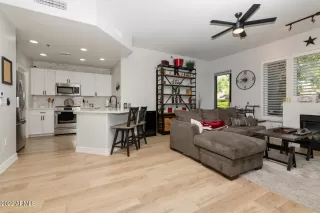 Photo #5: 6398957 Listing