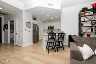 Photo #6: 6398957 Listing