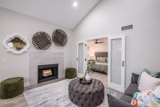 Photo #5: 6399399 Listing