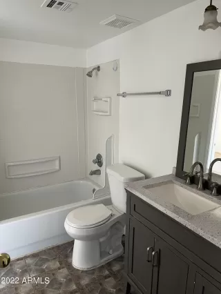 Photo #6: 6399417 Listing 