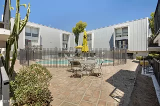 Photo #5: 6399936 Listing 