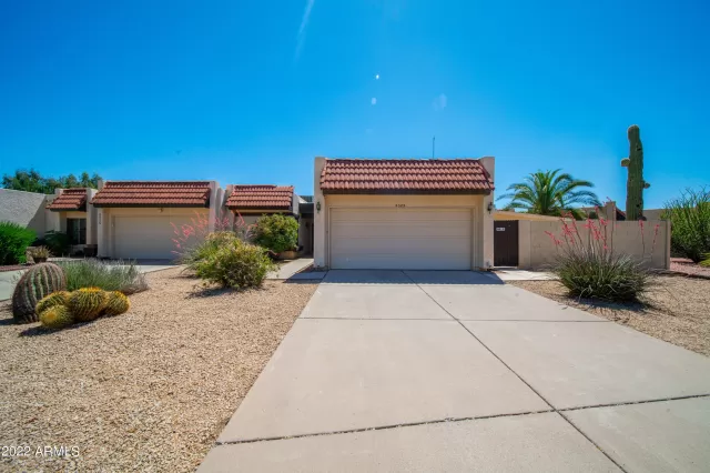 MLS: 6400157 Condo For Sale