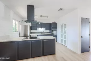 Photo #6: 6400217 Listing 