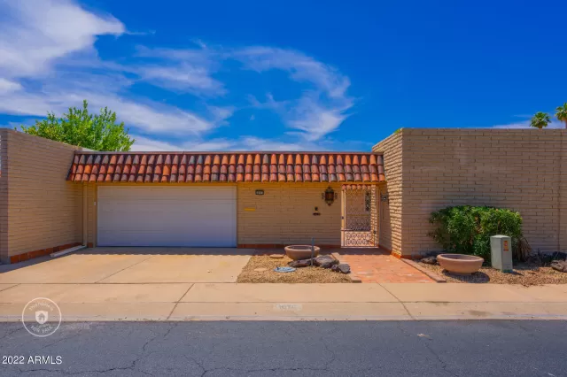 MLS: 6400307 Condo For Sale