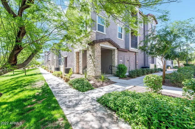 MLS: 6400653 Condo For Sale