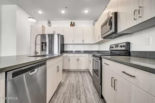 Photo #5: 6400653 Listing