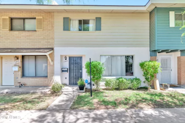 MLS: 6401112 Condo For Sale