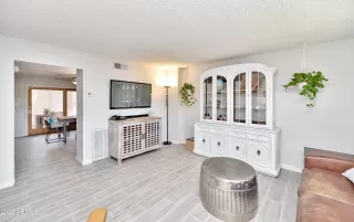 Photo #2: 6401112 Listing