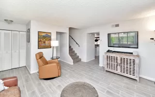 Photo #4: 6401112 Listing