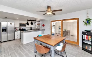 Photo #5: 6401112 Listing