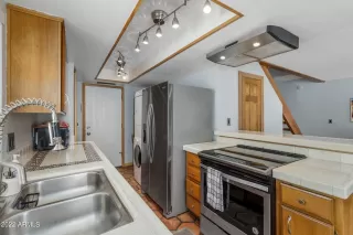 Photo #6: 6401609 Listing 