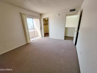 Photo #6: 6401839 Listing