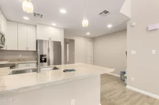 Photo #5: 6402204 Listing