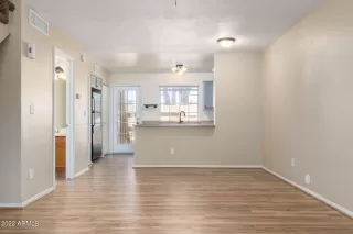 Photo #5: 6402229 Listing