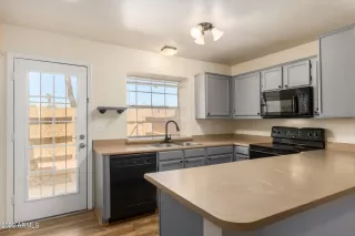 Photo #6: 6402229 Listing