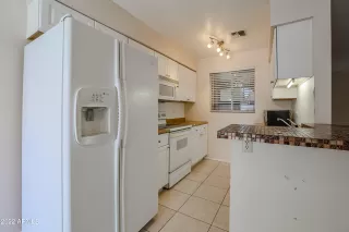 Photo #6: 6402520 Listing 