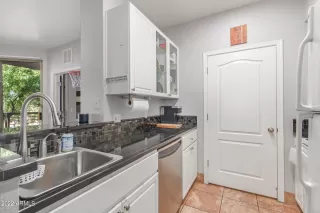 Photo #6: 6402536 Listing