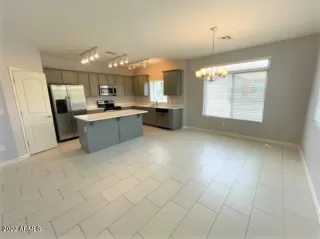 Photo #6: 6402895 Listing