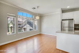 Photo #4: 6402900 Listing