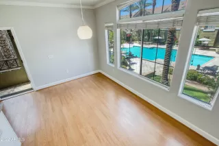 Photo #5: 6402900 Listing