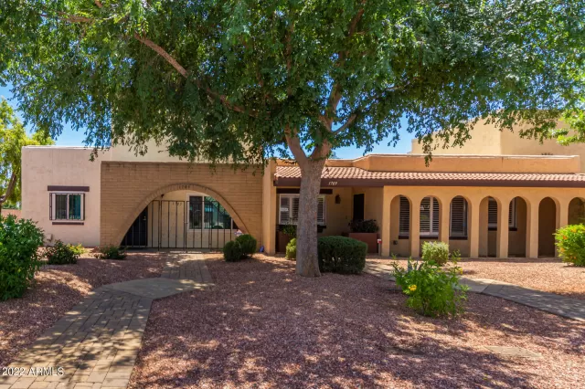 MLS: 6403650 Condo For Sale