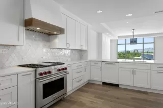 Photo #5: 6403729 Listing