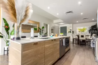 Photo #3: 6403803 Listing