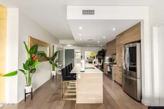 Photo #5: 6403803 Listing