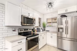 Photo #5: 6403902 Listing