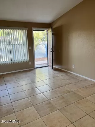 Photo #4: 6403959 Listing