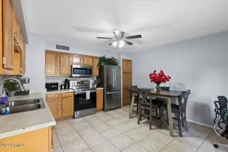 Photo #6: 6405068 Listing 