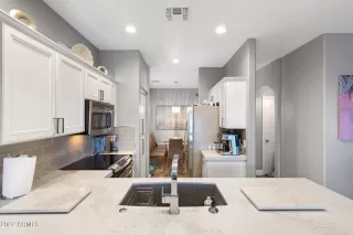 Photo #5: 6405457 Listing