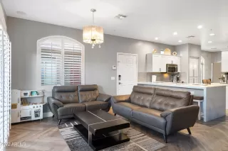 Photo #6: 6405457 Listing