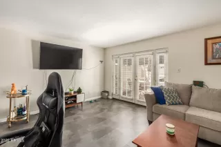 Photo #5: 6405492 Listing