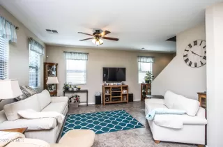 Photo #4: 6406155 Listing