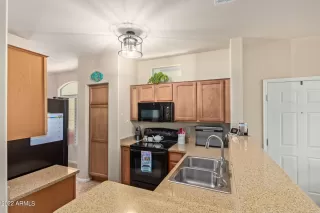 Photo #5: 6406191 Listing