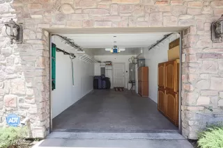 Photo #6: 6406612 Listing