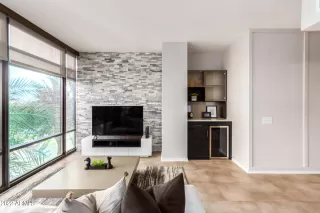 Photo #2: 6406709 Listing