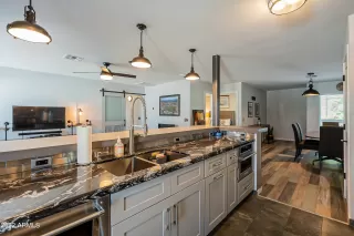 Photo #5: 6407431 Listing 