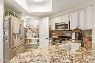 Photo #6: 6407704 Listing