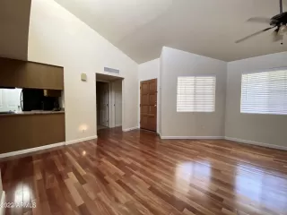 Photo #6: 6408197 Listing