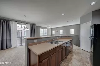 Photo #6: 6408268 Listing