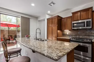 Photo #6: 6408427 Listing
