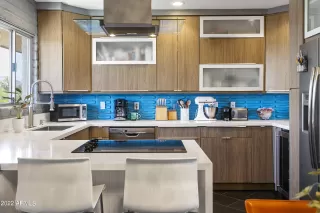 Photo #5: 6408458 Listing 