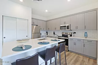 Photo #3: 6408915 Listing