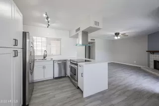 Photo #4: 6409133 Listing
