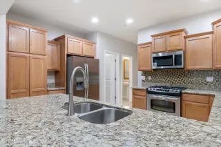 Photo #2: 6409179 Listing