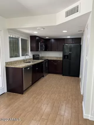 Photo #6: 6409756 Listing