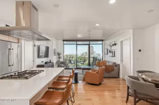 Photo #5: 6410076 Listing 