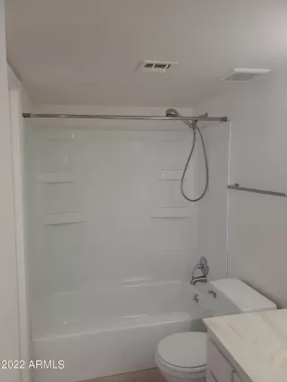 Photo #5: 6410295 Listing